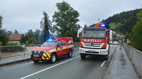 OBRAVNAVA PREKRŠKOV PREKORAČITEV HITROSTI V ČASU POPLAV IN NARAVNE UJME –  POBUDA DELODAJALCU