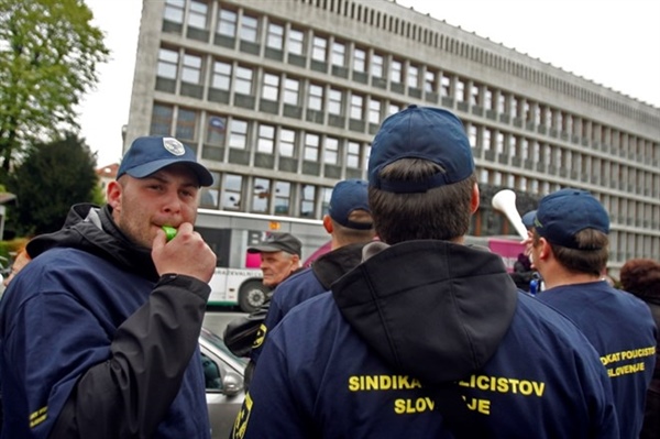 Sindikat policistov Slovenije imenoval stavkovni odbor – obvestilo