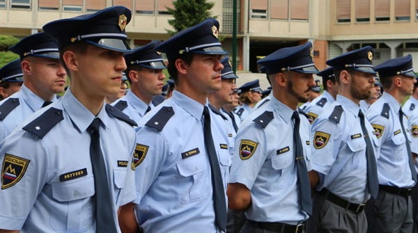 Odgovor vodstva policije v zvezi zaključka izrednega študija na VPŠ in s tem  povezanih premestitev in (ne)napredovanj v plačne razrede – obvestilo