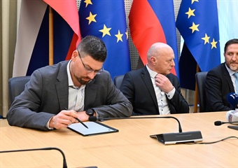 Vlada in sindikati javnega sektorja so podpisali dokument o usklajenosti prenove plačnega sistema v javnem sektorju med Vlado RS in reprezentativni sindikati javnega sektorja - obvestilo