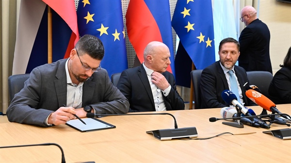 Vlada in sindikati javnega sektorja so podpisali dokument o usklajenosti prenove plačnega sistema v javnem sektorju med Vlado RS in reprezentativni sindikati javnega sektorja - obvestilo