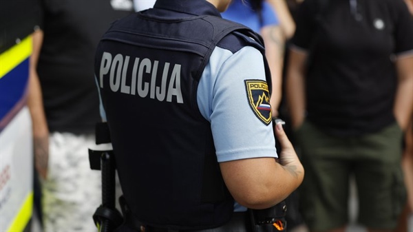 Stalno dodeljevanje novih nalog ter dodatnih pristojnosti policistom ob vedno                manjšem številu zaposlenih – opozorilo, protest in nestrinjanje