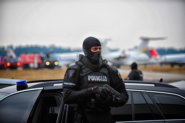 Dobava športne opreme za upravičene policiste v letu 2024 - odgovor delodajalca