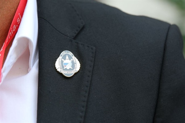 Neenakovreden položaj policistov, inšpektorjev IRSNZ in uslužbencev MNZ, ki opravljajo delo na območju celotne Republike Slovenije, v primerjavi z ostalimi - obvestilo