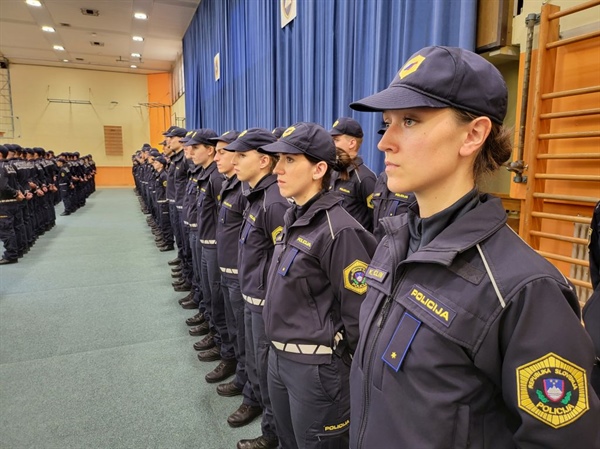 Sklepanje pogodb o zaposlitvi s kandidati za policiste, ki so diplomirali na VPŠ                po zaključku tekočega študijskega leta – obvestilo o podanem pozivu s predlogi               za izboljša
