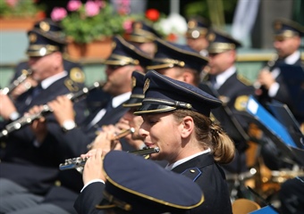 VABILO NA KONCERT POLICIJSKEGA KONCERTA Z MAJO KEVC IN TILNOM LOTRIČEM